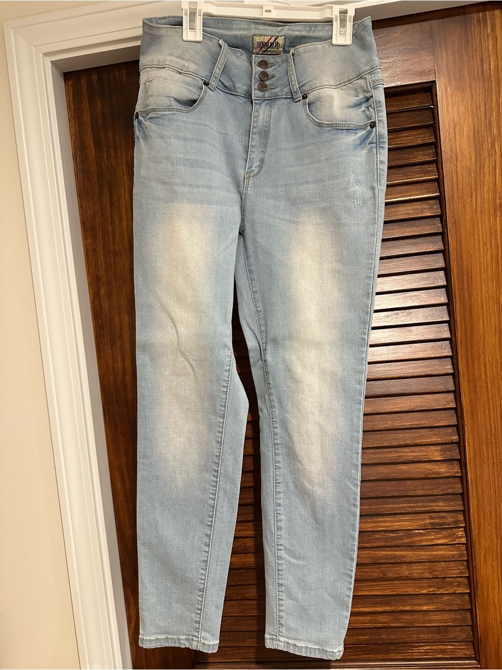 Light Wash Women’s Jeans - Classic Slim Fit